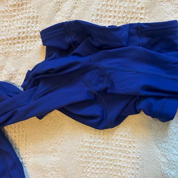 Lululemon women’s size 2 blue leggings excellent condition - Picture 6 of 7